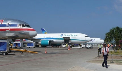 蓬迦南国际机场